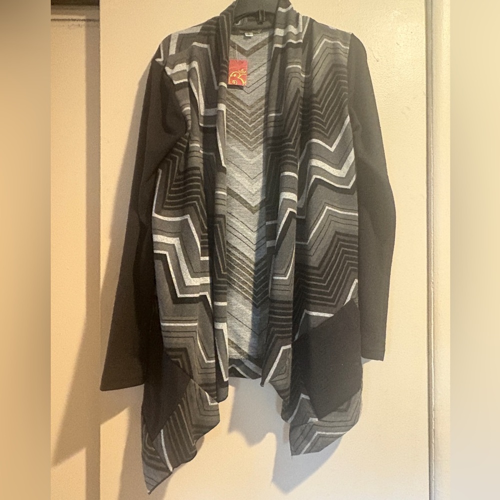 Black and Gray Chevron Women's open Cardigan- New - Sz Small